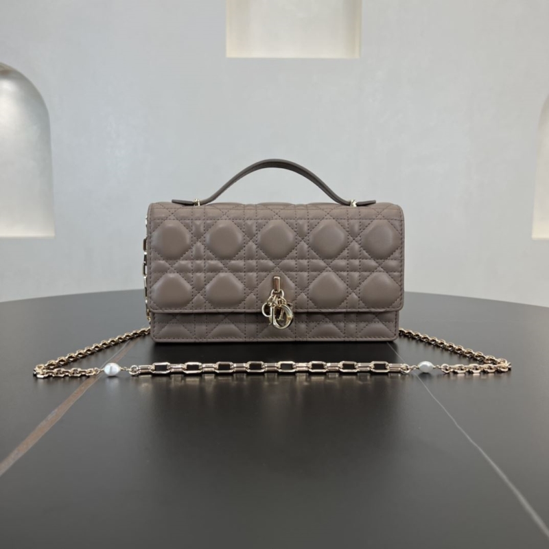D*or top handle bags
